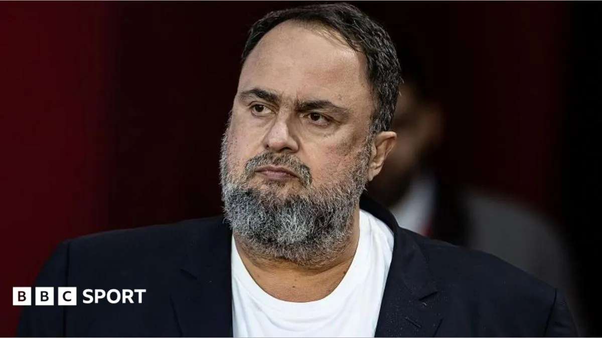 Marinakis Gugat Crystal Palace atas Spanduk Gun di Forest