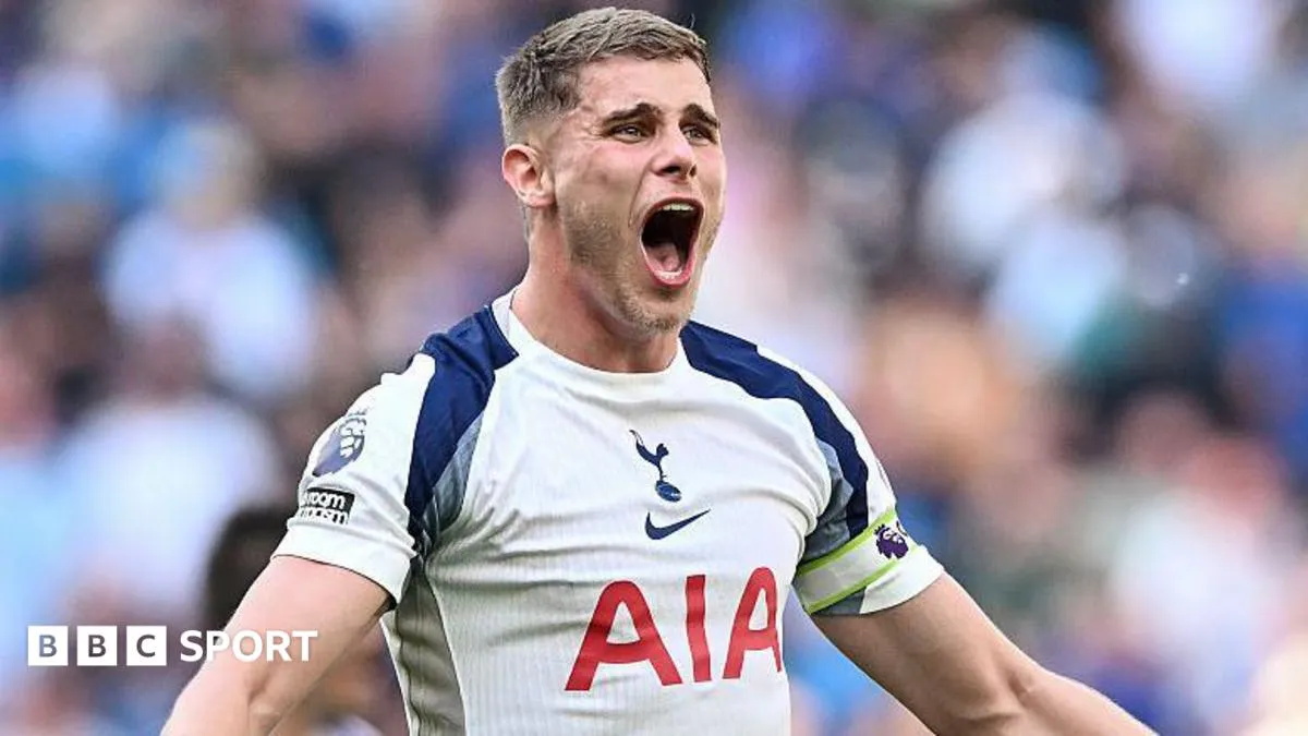 Van de Ven Teken Kontrak Baru, Tottenham Siap Bersaing di Puncak