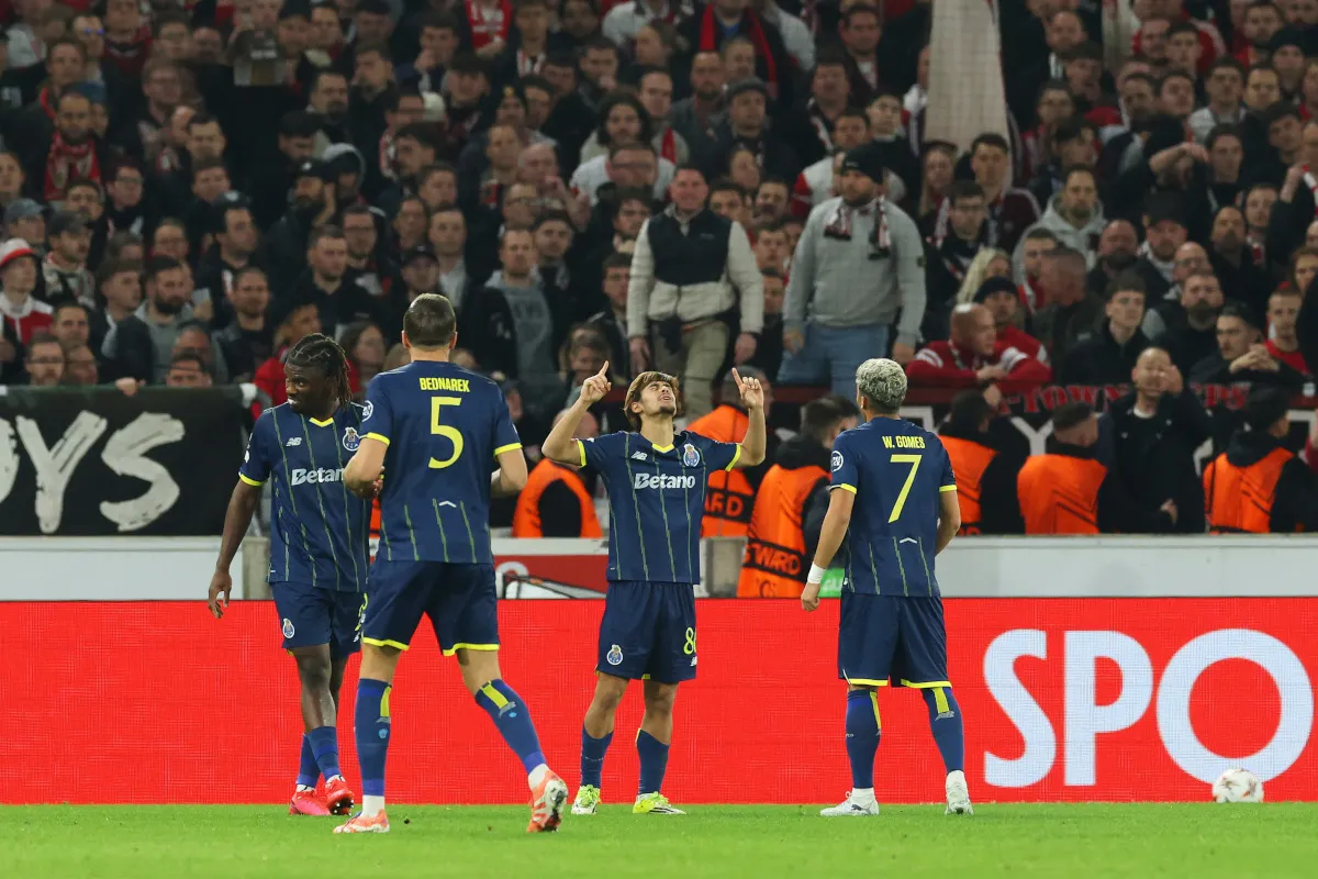 Roma Ajukan Klausul Garansi 50 Persen Mora ke Porto