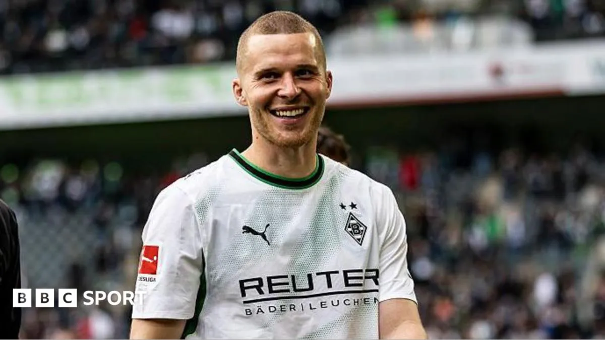 Leeds Sepakati Transfer Nico Elvedi, Bek Swiss Segera Tekan Kontrak