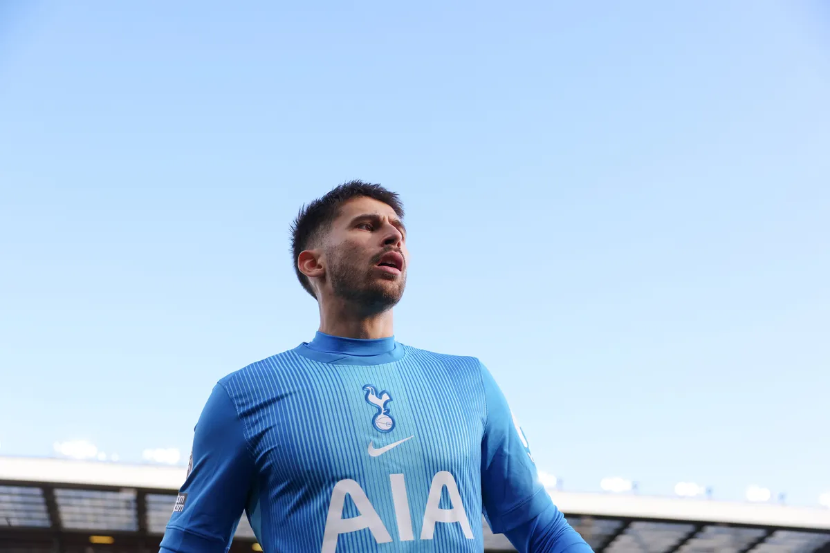 Tottenham Tolak Tawaran Pinjaman Juventus untuk Vicario