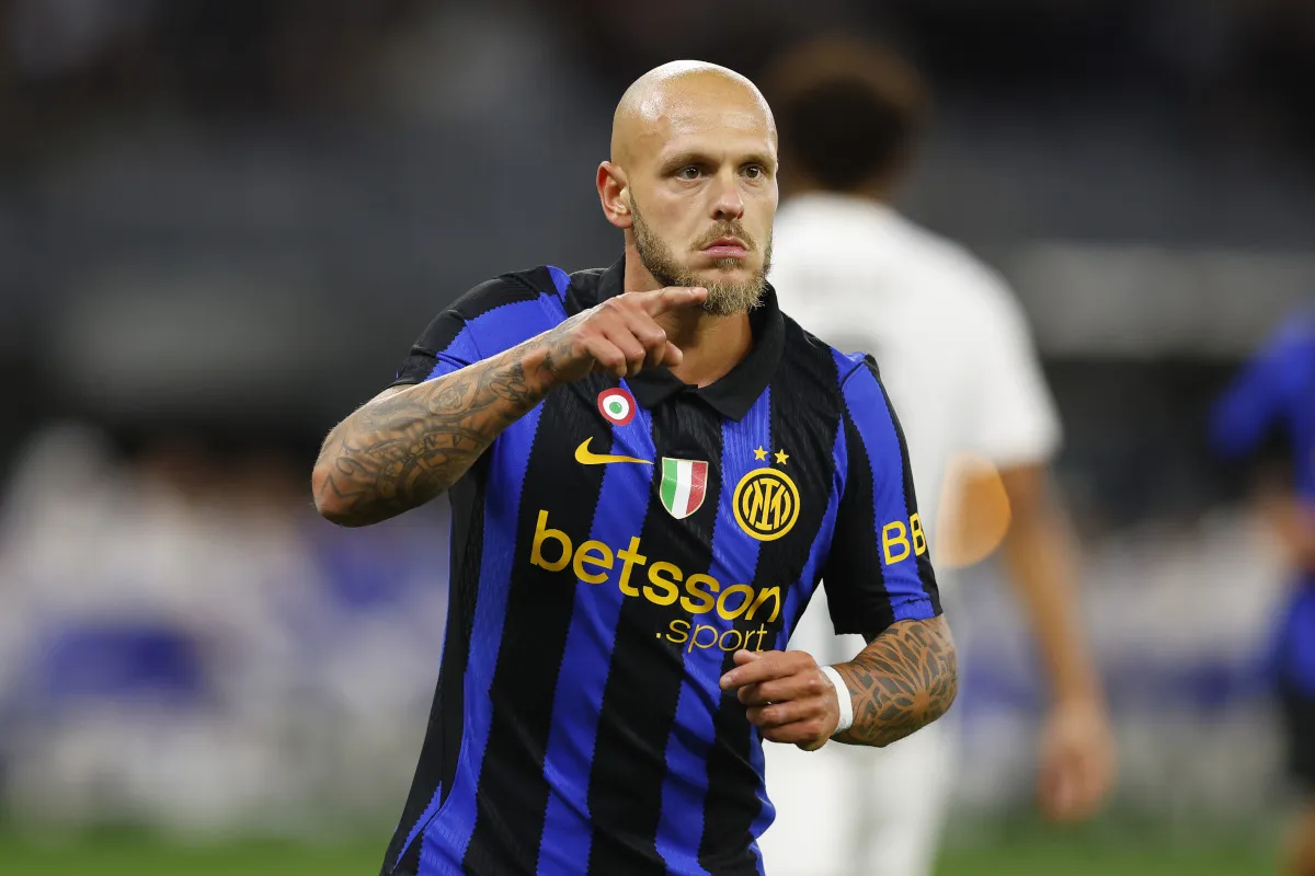 Barcelona Incar Dimarco usai Inter Tunda Perpanjangan Kontrak