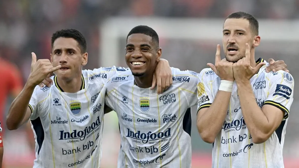 Super League Kembali Bergulir, Persib Tantang Puncak Klasemen Dewa