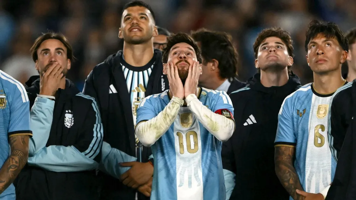 Pensiun Internasional Messi: Gol Penalti, Tangis, dan Pesta Akbar