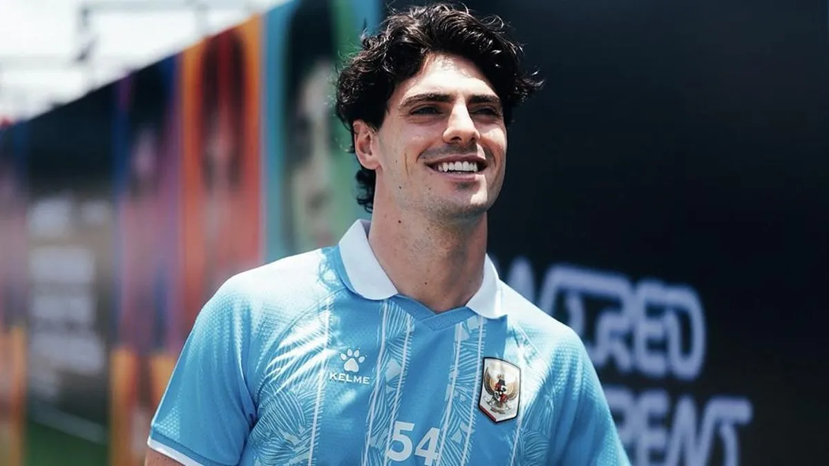 Aksi Kocak Fermin Aldeguer Pakai Jersey Timnas Indonesia di Mandalika