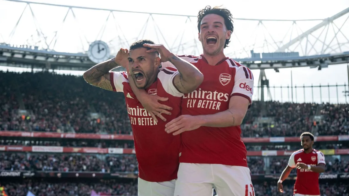 Arsenal Bungkam Leeds 2-1 di Tengah Bayang-Bayang Sanksi Manchester City