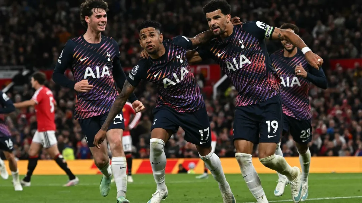 Man United Terpuruk di Old Trafford Usai Ditahan Imbang 10 Pemain