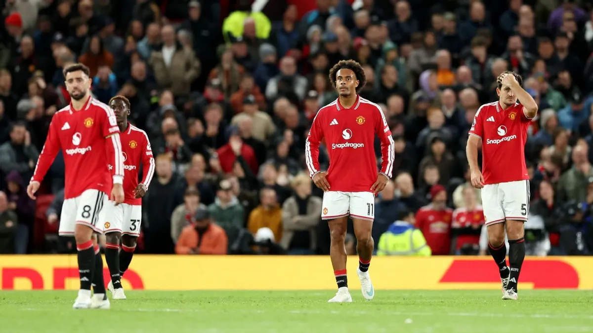 Man United Gagal Menang Lawan 10 Pemain Spurs, Tekanan Michael Carrick