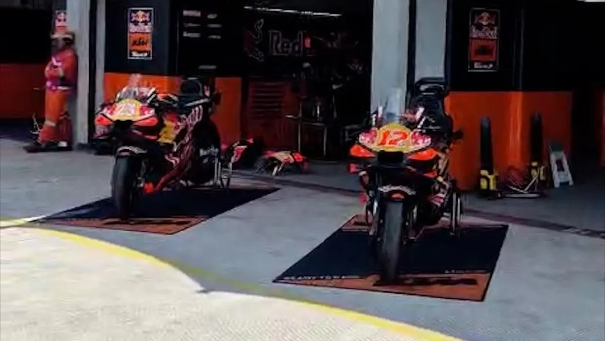 Sensasi Pit Lane Walk Mandalika 2026 Pajang Motor Mario Aji