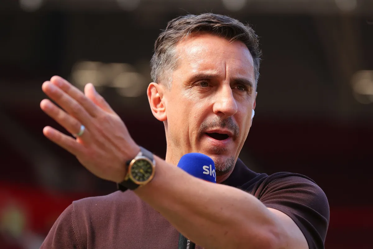 Gary Neville Minta Absen Komentari Laga Manchester City di TV