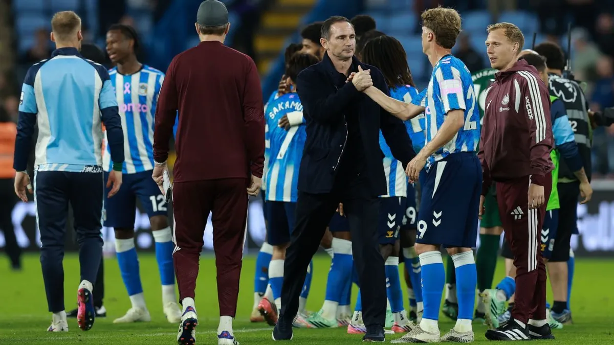 Lampard Minta Coventry Tetap Membumi Usai Bantai Newcastle United