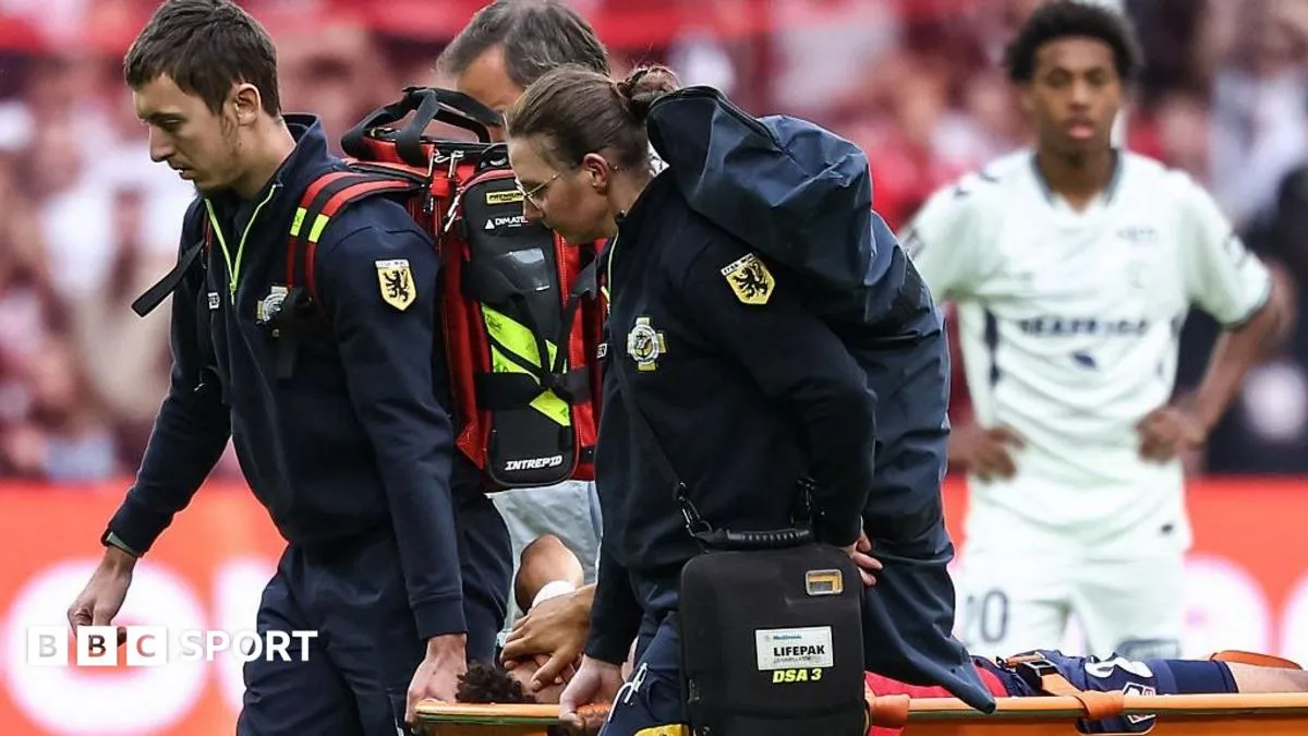 Lille Pertimbangkan Langkah Hukum Usai Cedera Parah Tiago Santos
