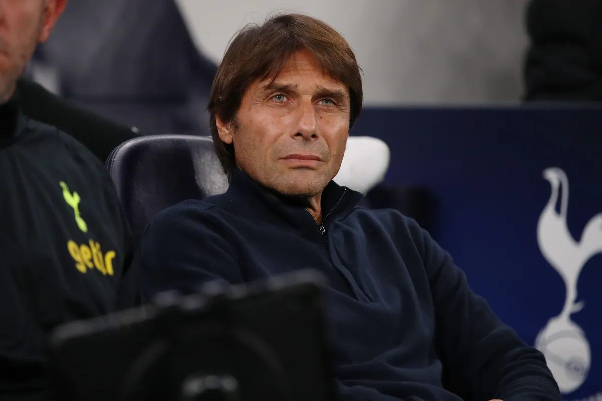 Manchester United Dekati Antonio Conte untuk Gantikan Michael Carrick