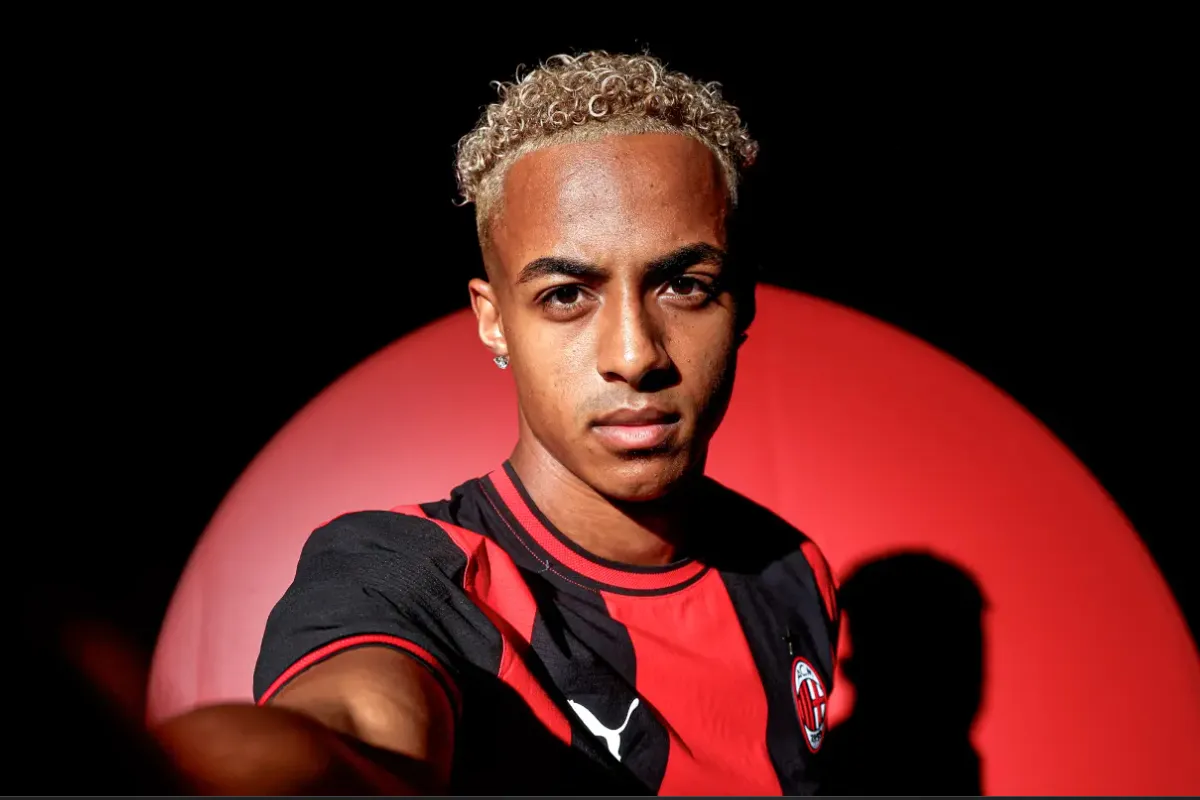 Omari Hutchinson Dituntut Buktikan Diri Usai Saelemaekers Cedera Parah