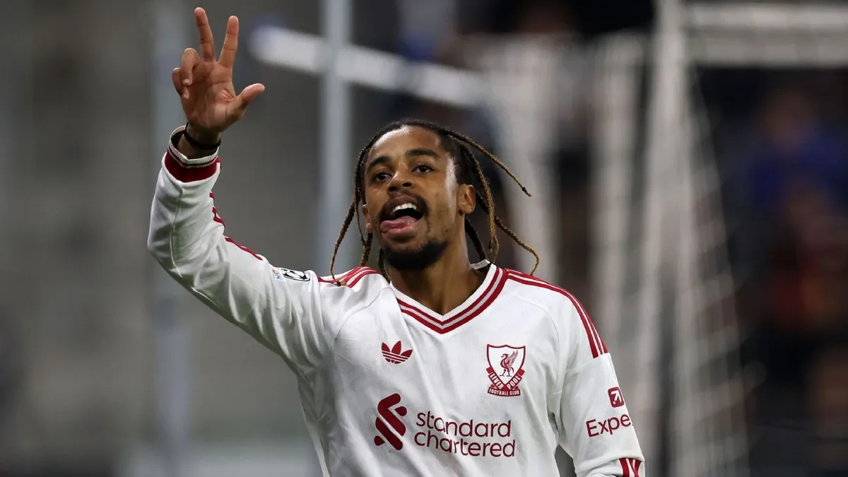 Bradley Barcola Bungkam Kritik Lewat Hattrick Perdana di Liverpool