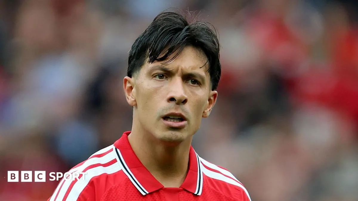 Lisandro Martinez Buka Suara Usai Kritik Pedas Manajemen MU
