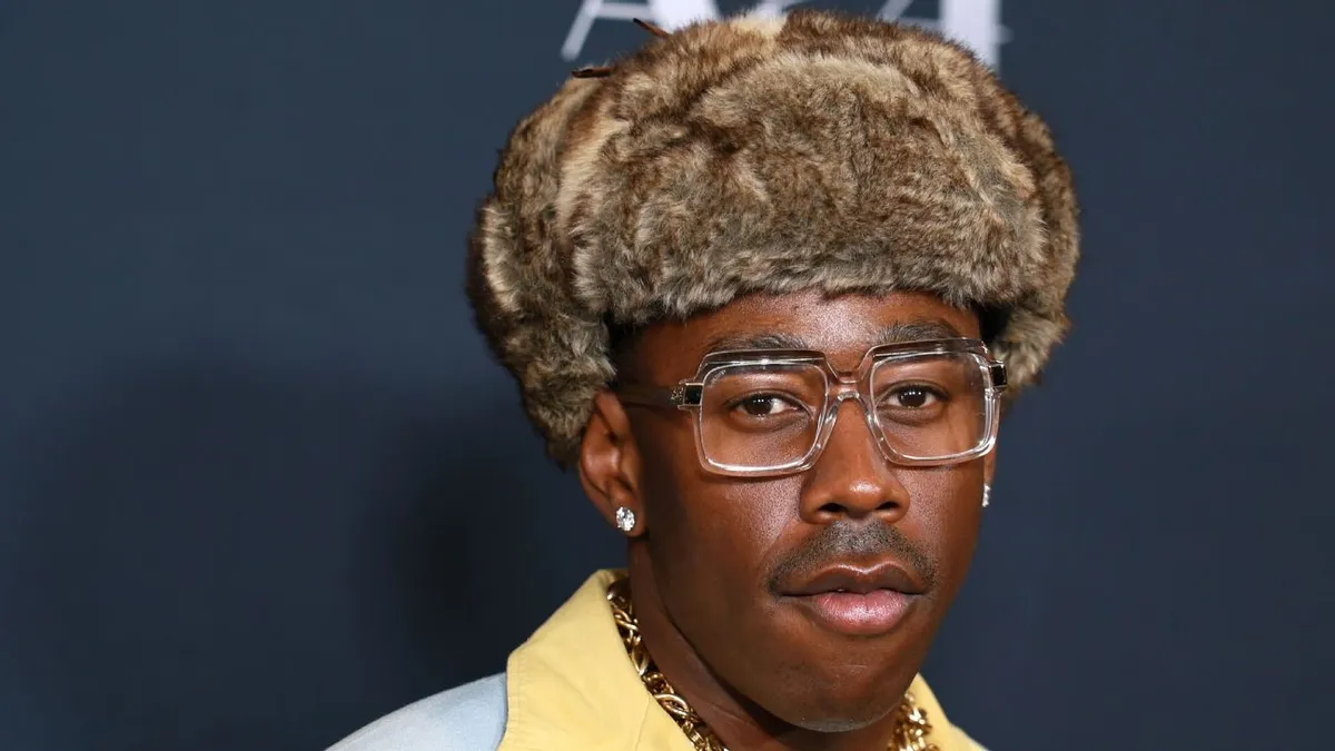 Tyler, The Creator Hiasi Jersey Barcelona di Laga El Clasico
