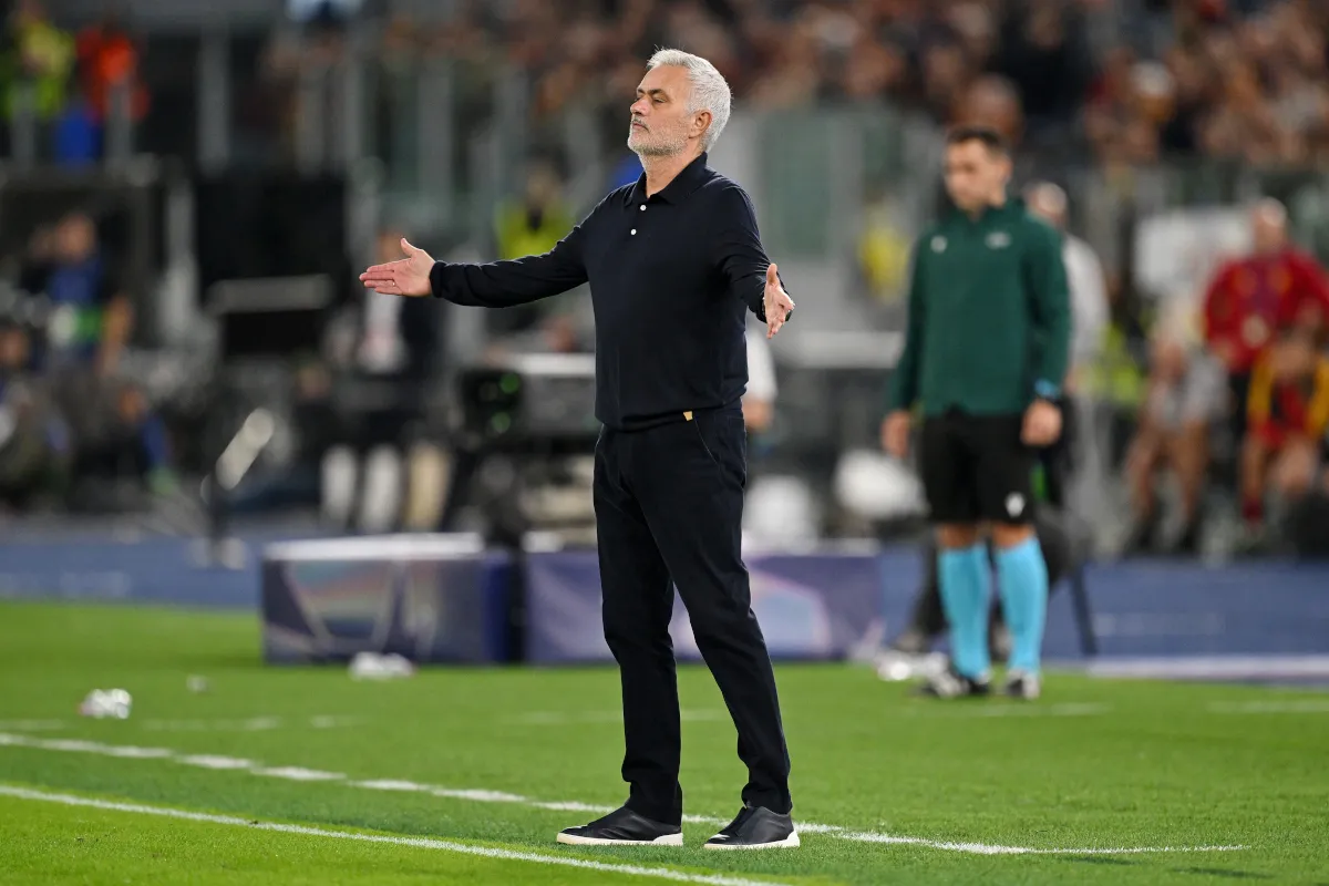 Curva Sud AS Roma Beri Penghormatan Emosional untuk Jose Mourinho