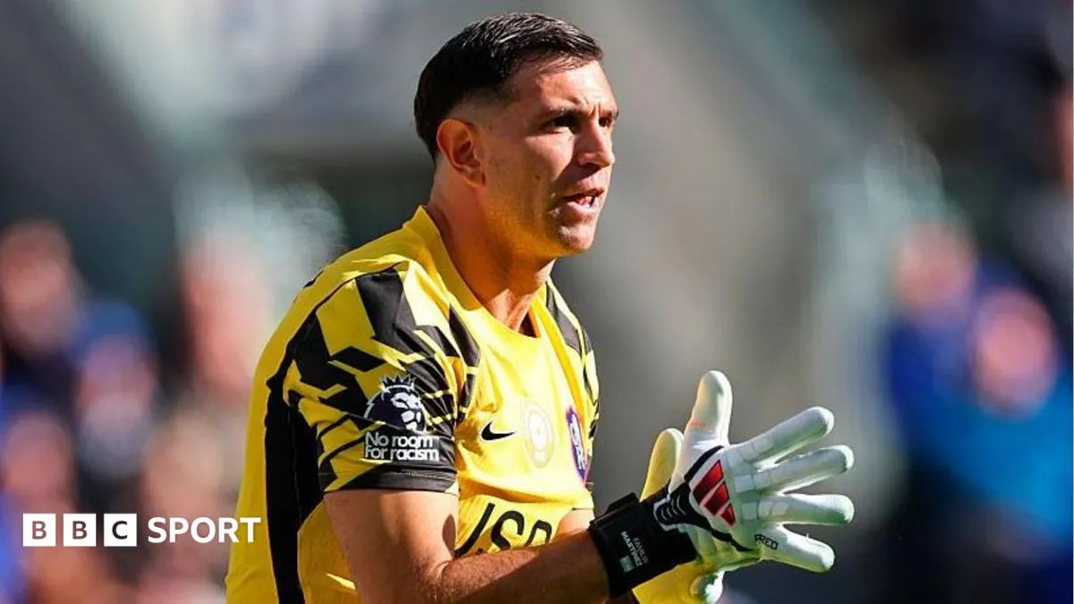 Kiper Chelsea Emiliano Martinez Dilarikan ke Rumah Sakit Usai Menang