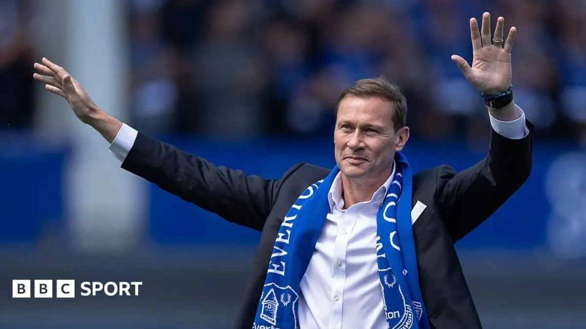 Teka-teki Besar Kepindahan Legenda Everton ke Glentoran Dimulai