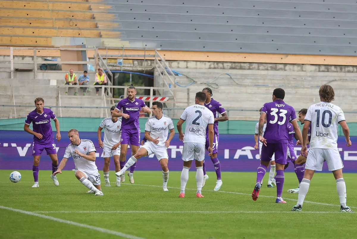 Alasan VAR Laga Fiorentina vs Como Perlu Waktu 5 Menit Cek Offside