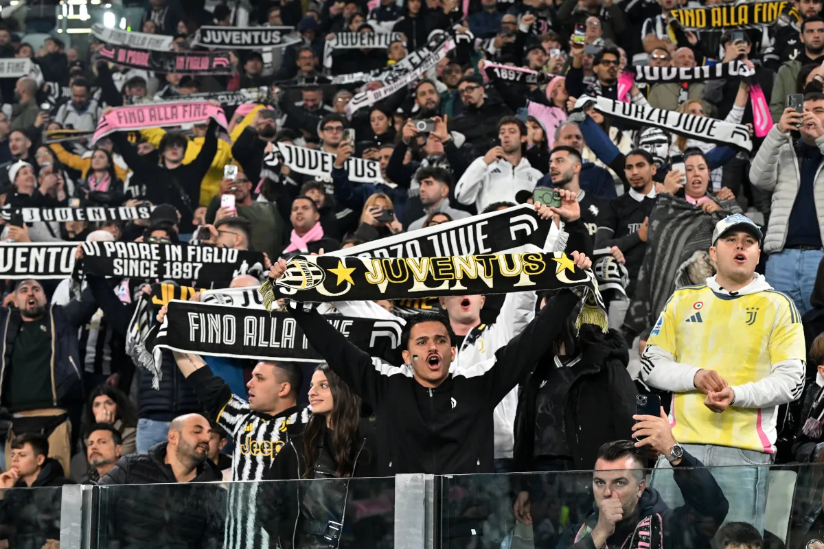 Kericuhan Suporter Juventus vs Lazio: Douglas Luiz Jadi Penengah