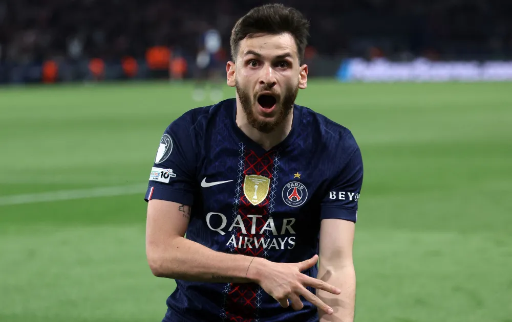 Pukulan Telak PSG: Khvicha Kvaratskhelia Absen Hingga Akhir Musim