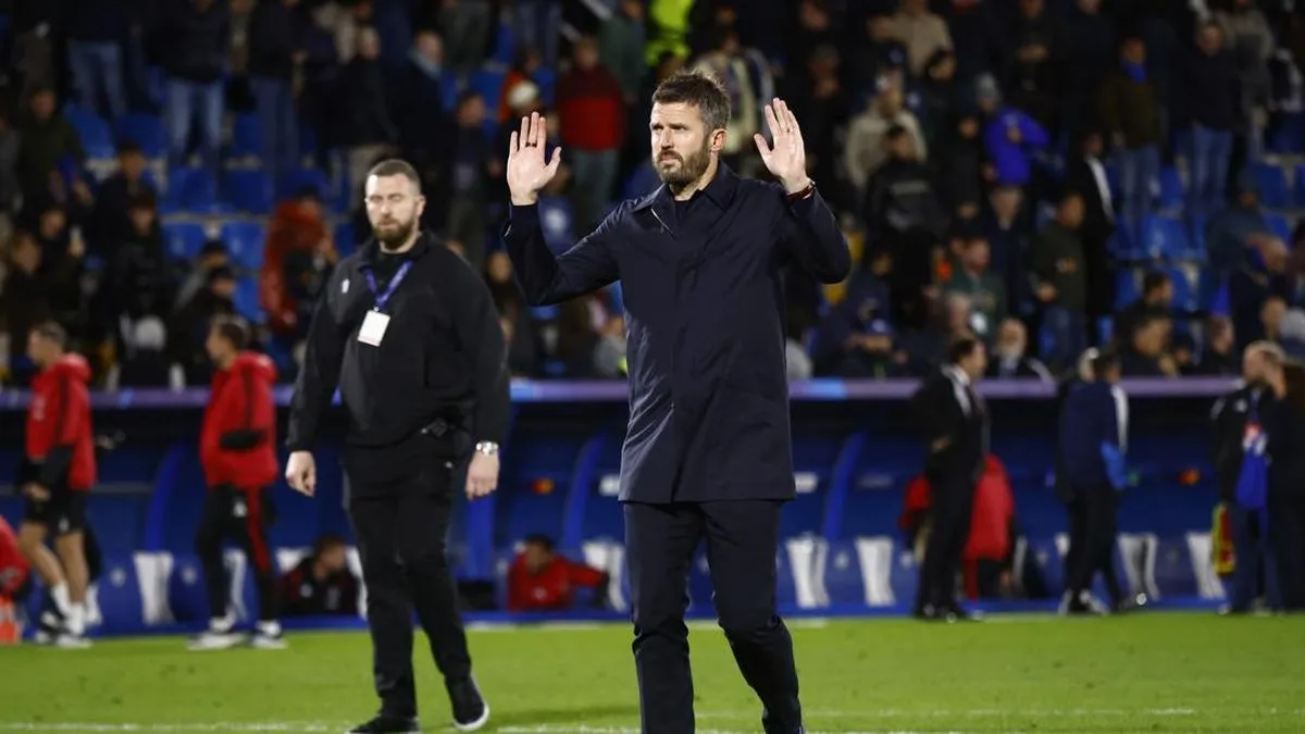 MU Dibantai Como, Michael Carrick Ngamuk Tolak Salami Pemain Sendiri