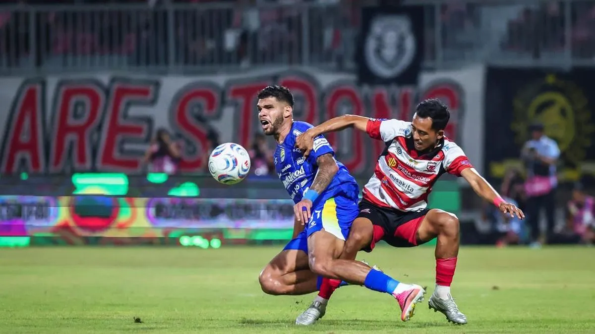 Persib Tumbang di Madura United, Drama Menit Akhir Guncang Klasemen