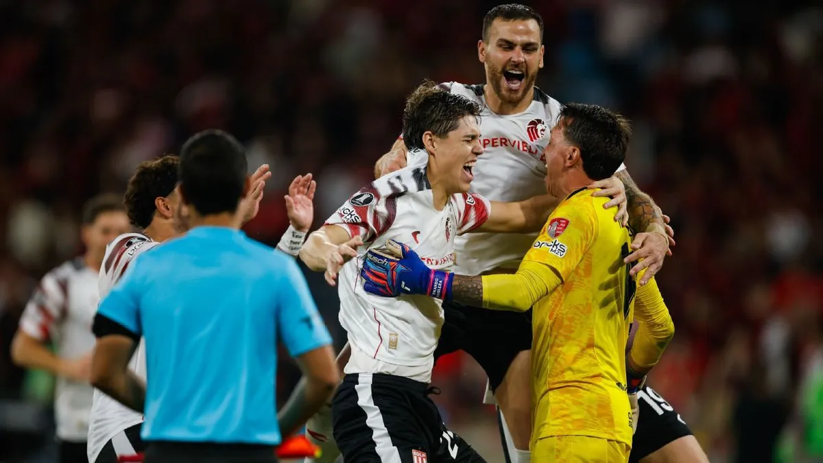 Aksi Heroik Fernando Muslera Bawa Estudiantes ke Final Libertadores