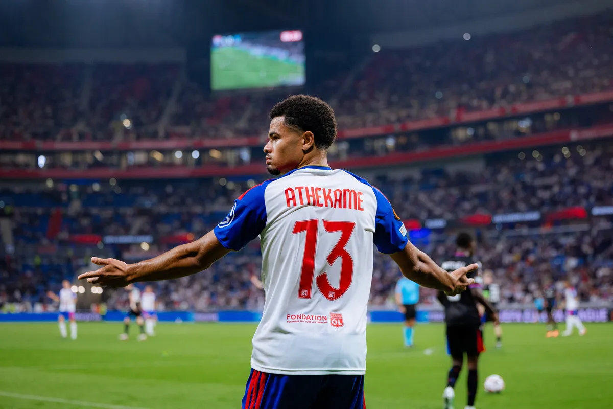 AC Milan Ingin Tarik Pulang Zachary Athekame, Lyon Tegas Menolak