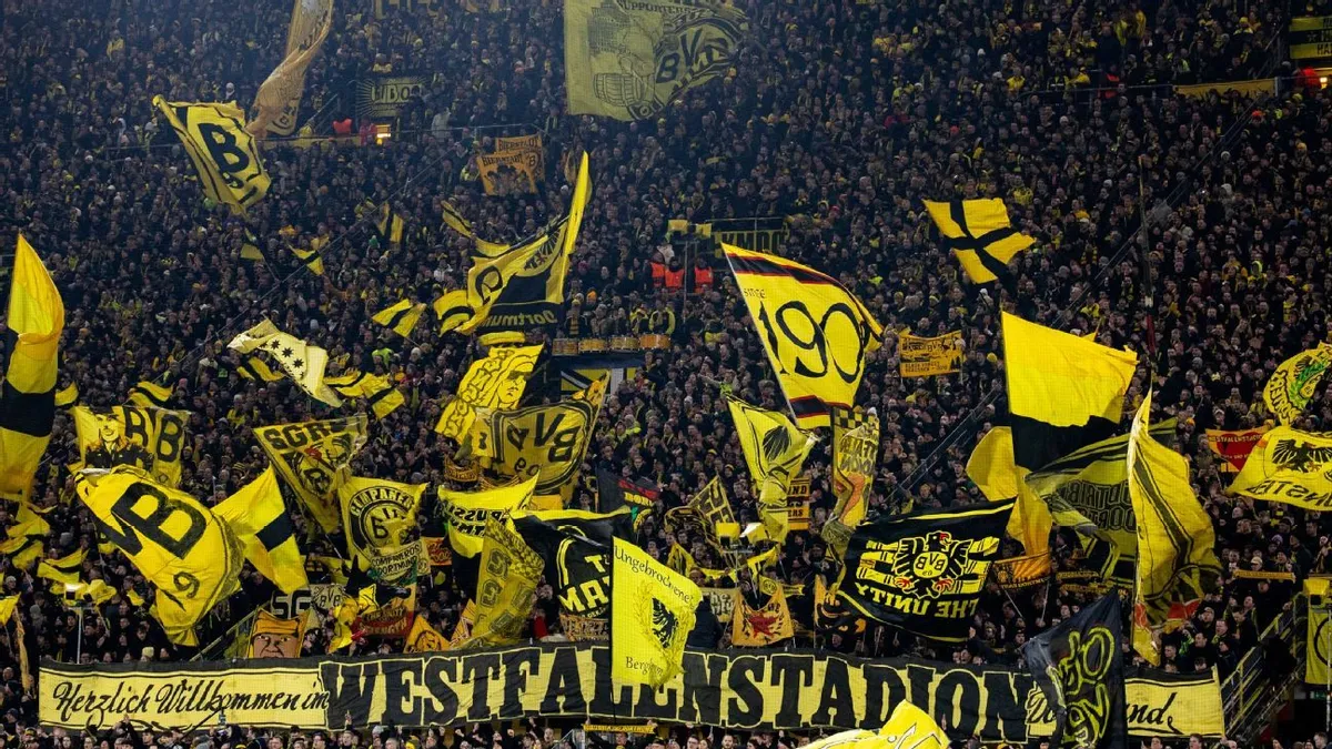 Borussia Dortmund Beri Hadiah Fans yang Tak Main HP di Stadion