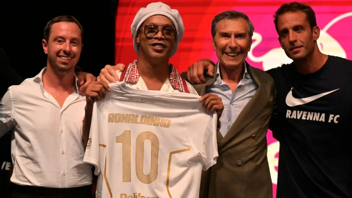 Kejutan Besar! Legenda Brasil Ronaldinho Siap Comeback di Italia
