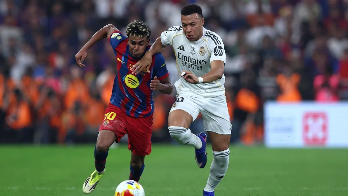 Hansi Flick Beberkan Rencana Barcelona Redam Ancaman Kylian Mbappe