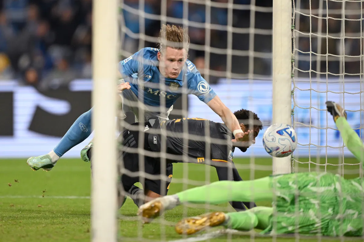 Napoli vs Roma Berakhir 3-3: Drama Enam Gol dan Brace McTominay