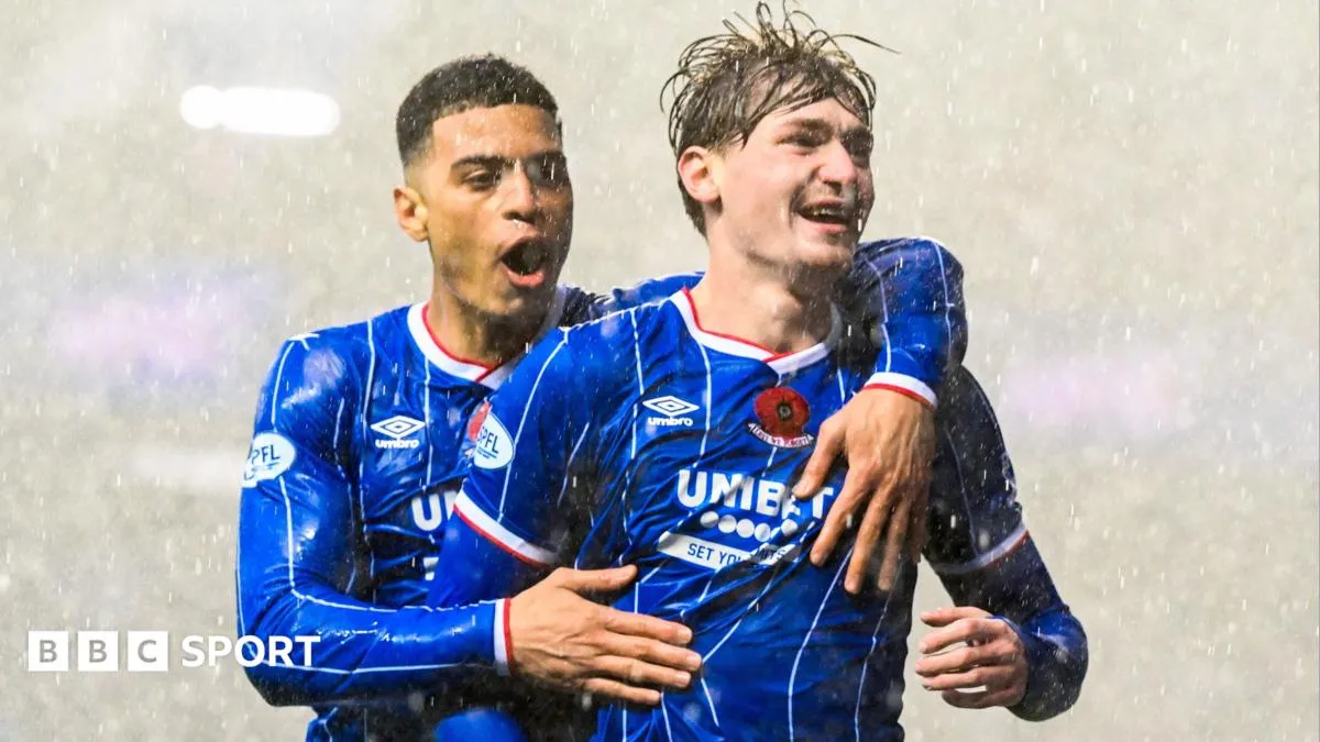 Rangers Mengamuk! Duet Penyerang Tajam Bantai St Johnstone 4-0