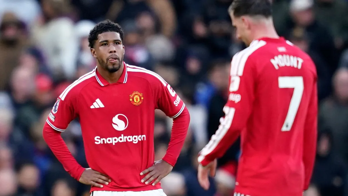 Gary Neville Sebut Pemain Manchester United Berkhianat dan Malas
