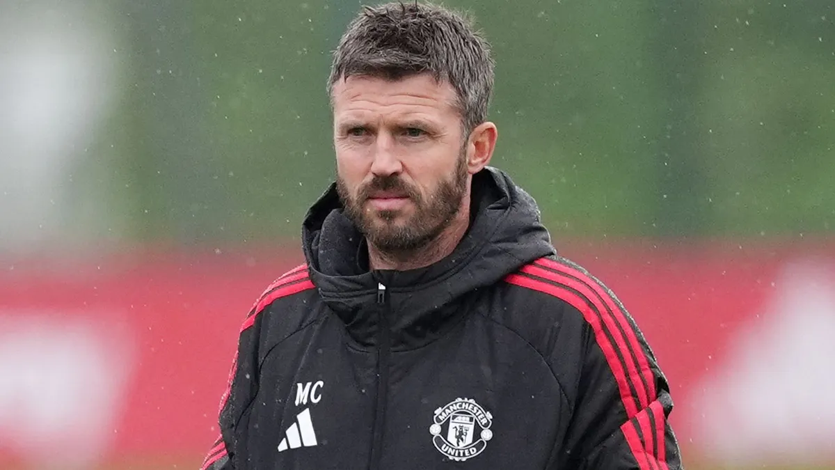 Michael Carrick Tetap Latih Manchester United Lawan Chelsea