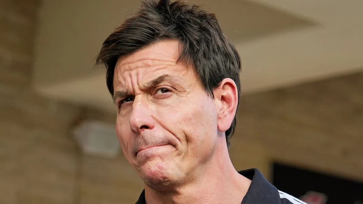 Toto Wolff Bela George Russell dari Prediksi Miring Helmut Marko