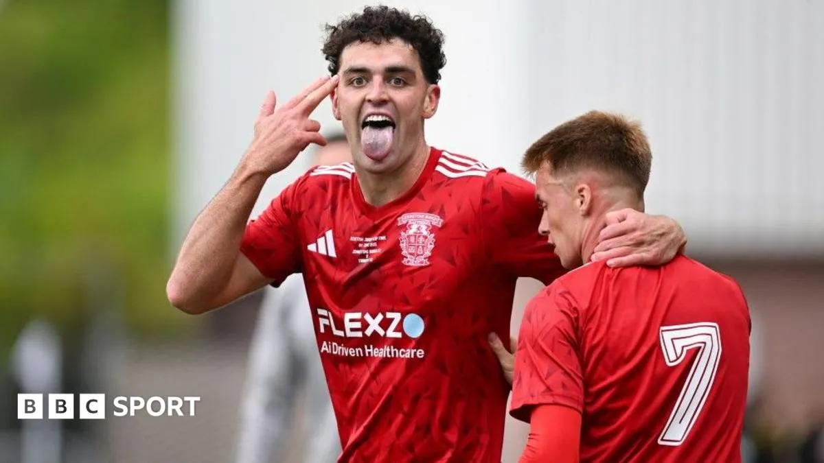 Krisis Jadwal, Johnstone Burgh Mainkan Dua Laga Piala Sekaligus
