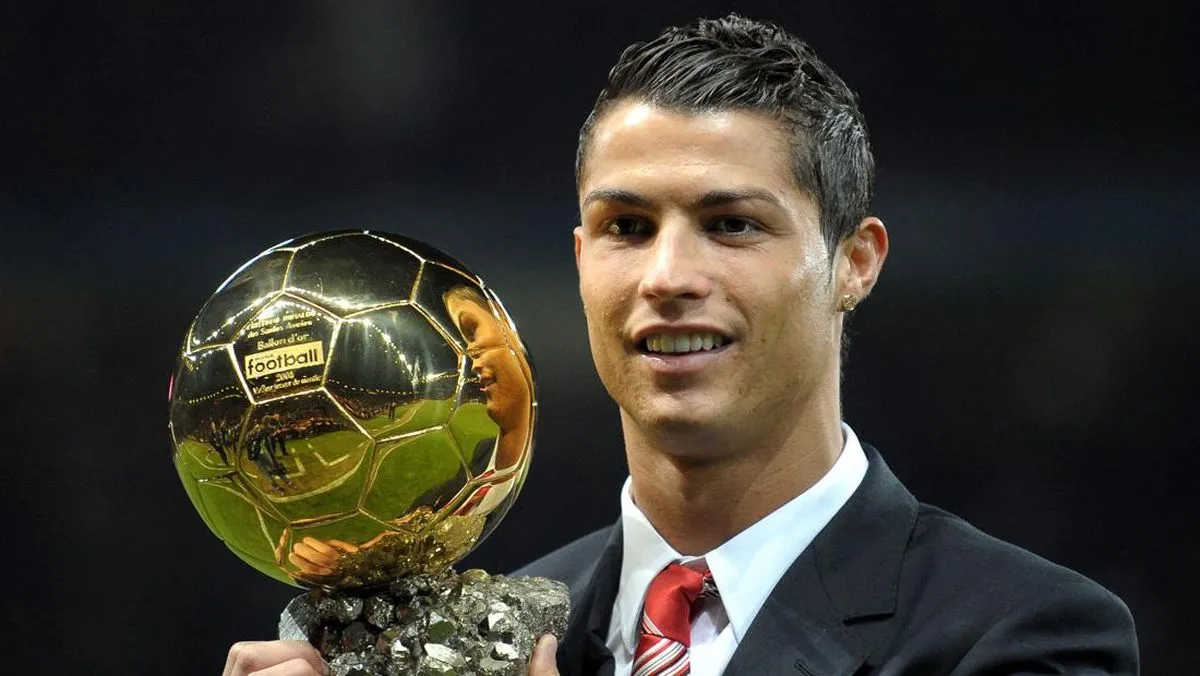 Cristiano Ronaldo Kalahkan Messi, Raih Ballon d'Or Sepanjang Masa