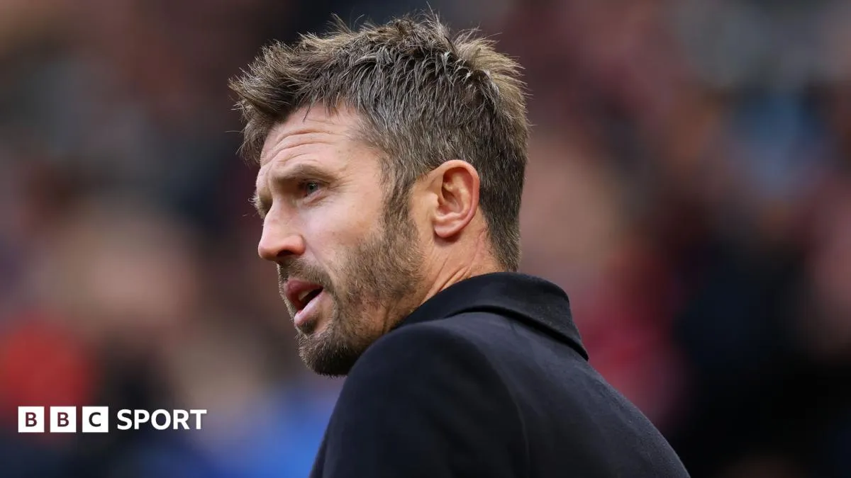 Gary Neville: Michael Carrick Perlu Dipecat Demi Kebaikan Sendiri