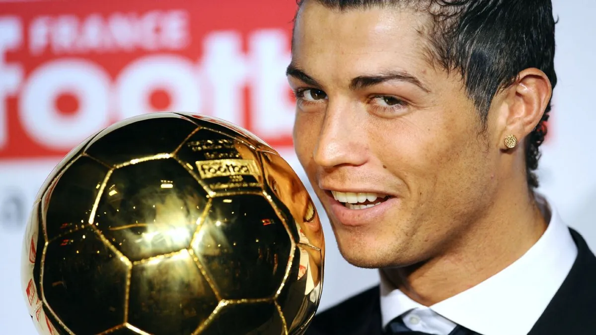 Ronaldo Kalahkan Messi dalam Voting Ballon d'Or Sepanjang Masa