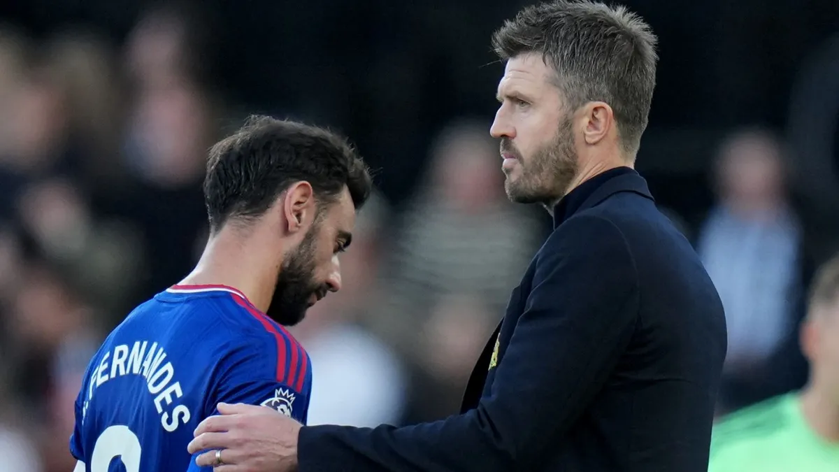 Michael Carrick Tegaskan Bruno Fernandes Kapten Manchester United