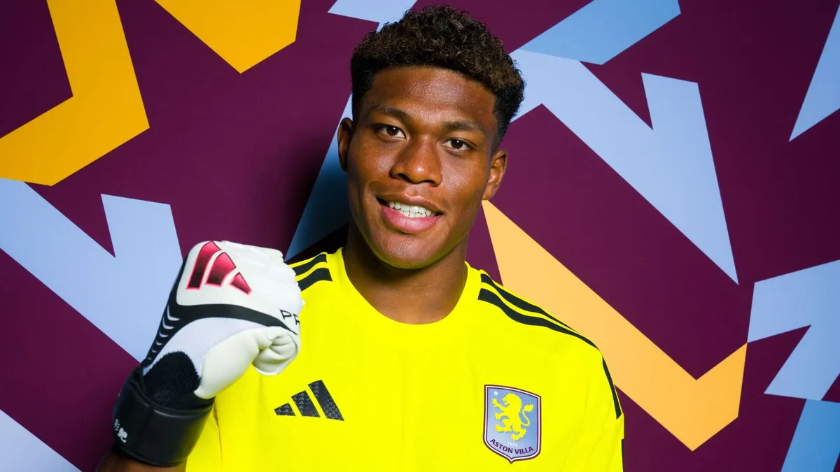 Zion Suzuki Gantikan Emiliano Martinez, Aston Villa Temukan Permata