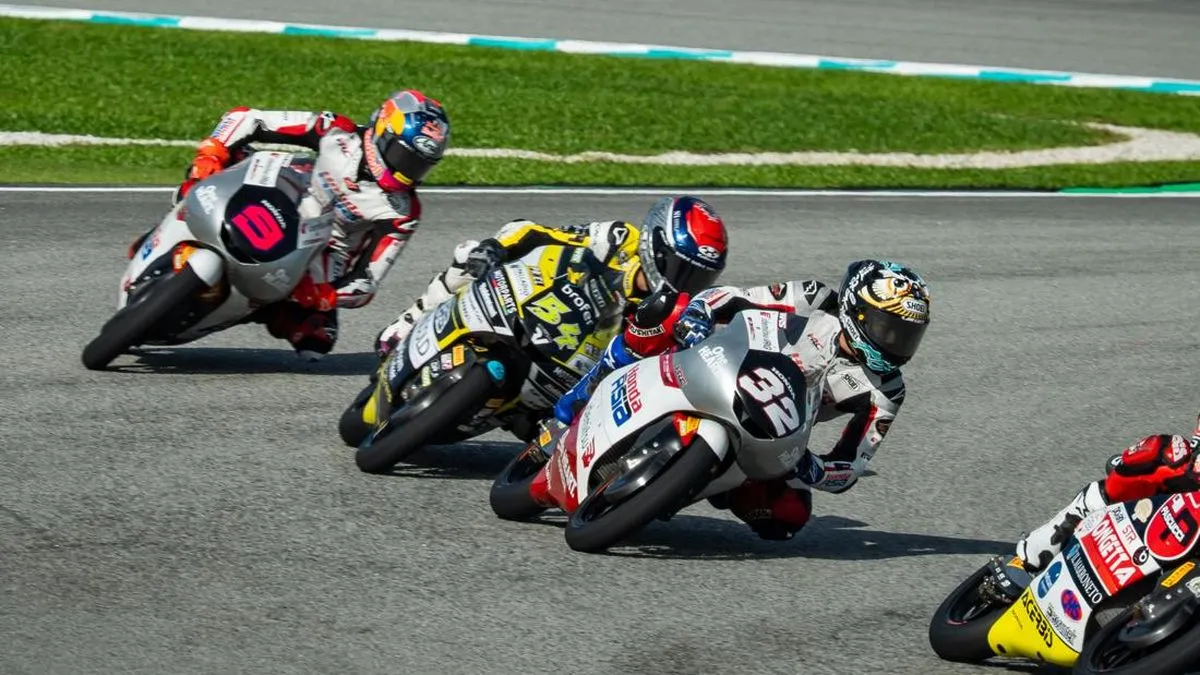 Persaingan Veda Ega dan Hakim Danish Kian Panas di Moto3 Malaysia