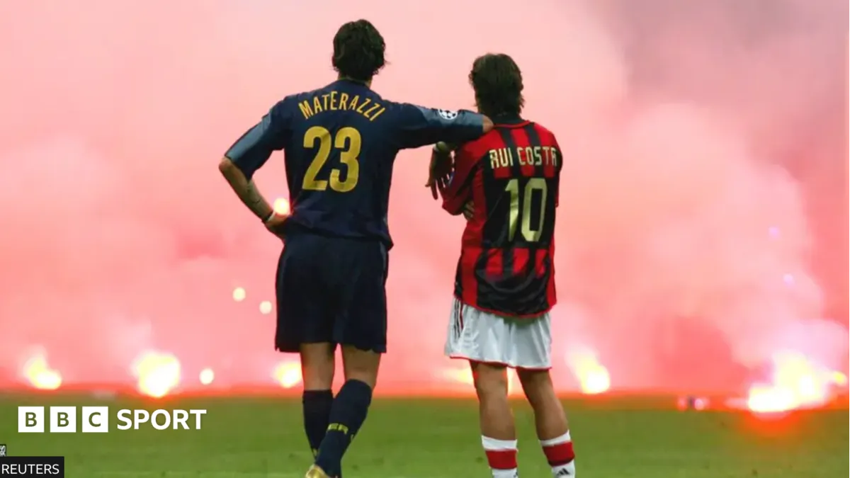 Kisah Foto Ikonik AC Milan vs Inter, Kala Asap Merah Menyelimuti San Siro